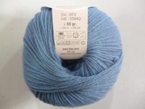 100% Baby N°72 de D.M.C coloris bleu jeans
