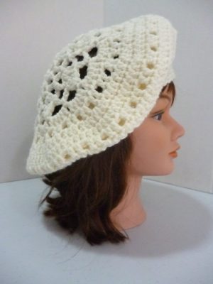 béret au crochet en Basic Chunky de RICO DESIGN coloris écru