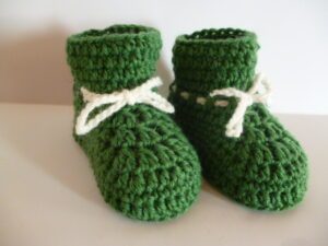 Chaussons Bébé coloris vert au crochet
